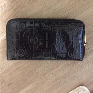 Tory burch black patent embossed wallet