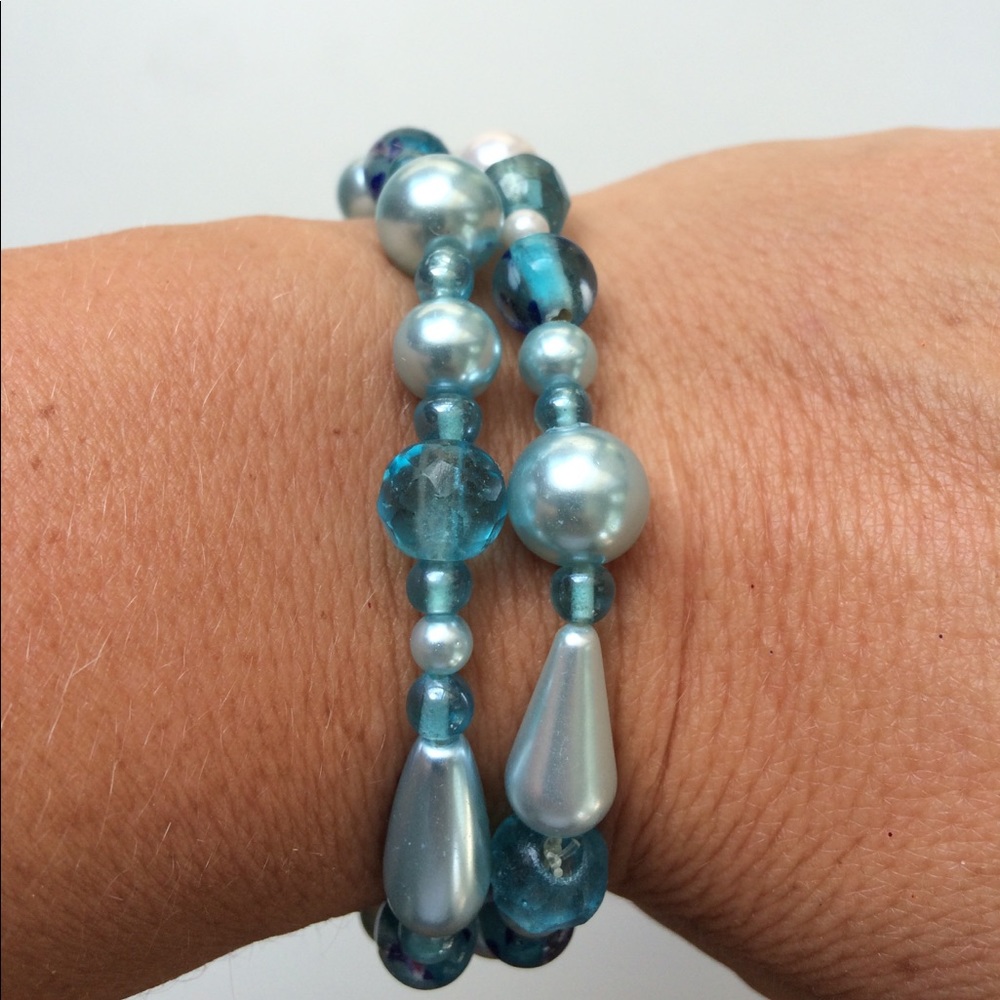 Blue toned bracelet