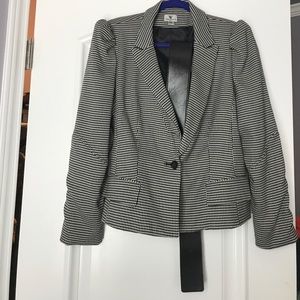 Black & white blazer with patent belt