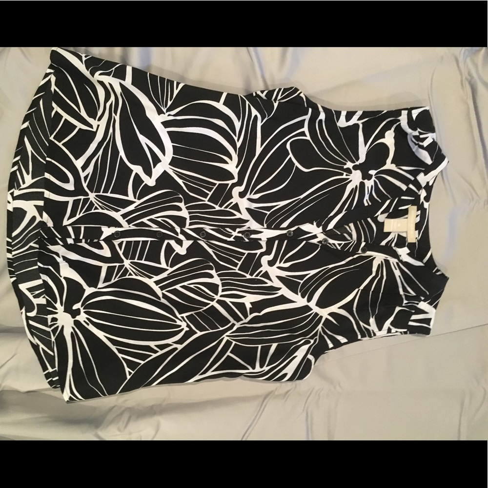 Banana republic sleeveless blouse. Size medium