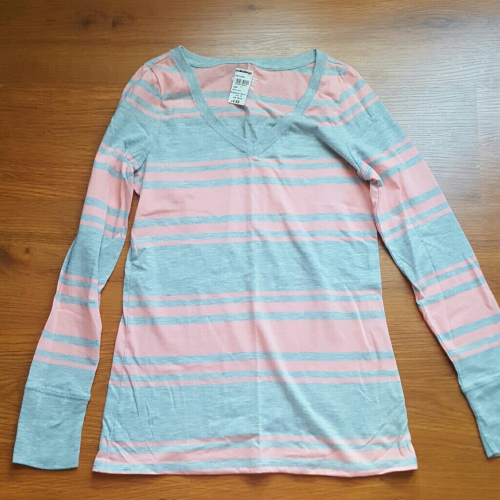 Long sleeve T NWT size medium