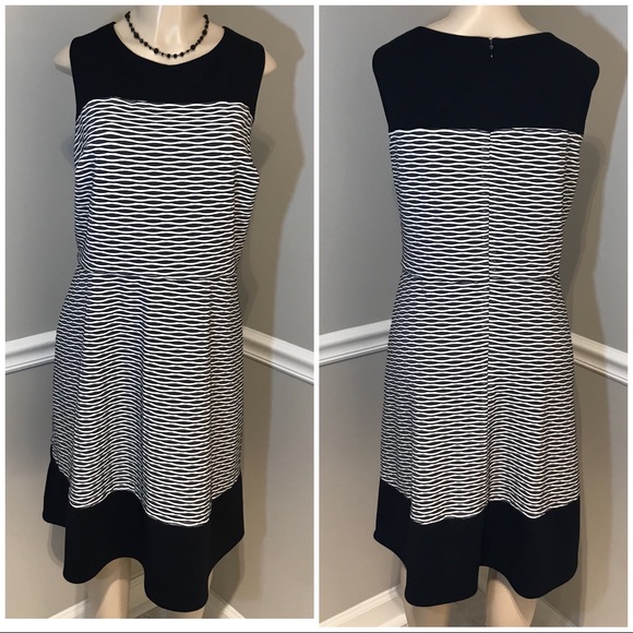Roz & Ali Dresses & Skirts - Rox & Ali Sleeveless Dress Size 16