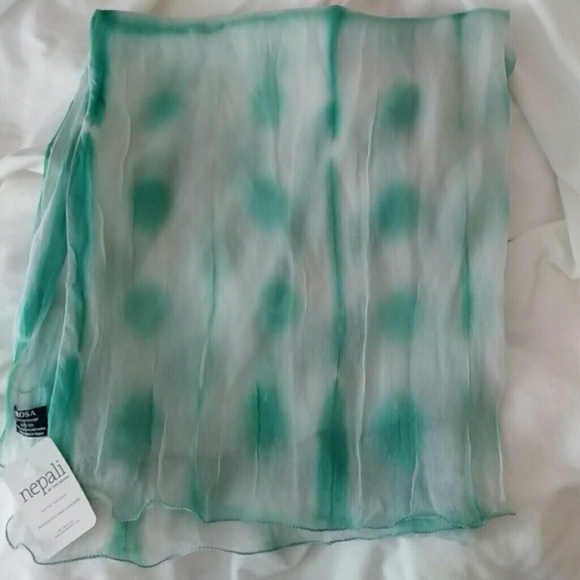 Gorgeous green & white tie dye pattern scarf (NWT) - Picture 1 of 2