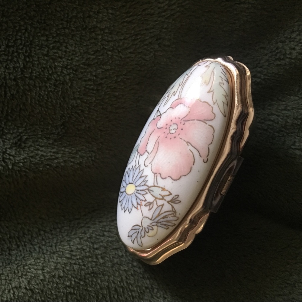 Vintage lipstick holder