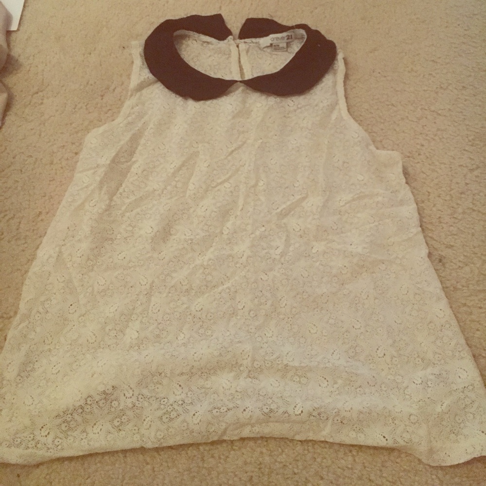White lace sleeveless blouse. Peter Pan collar