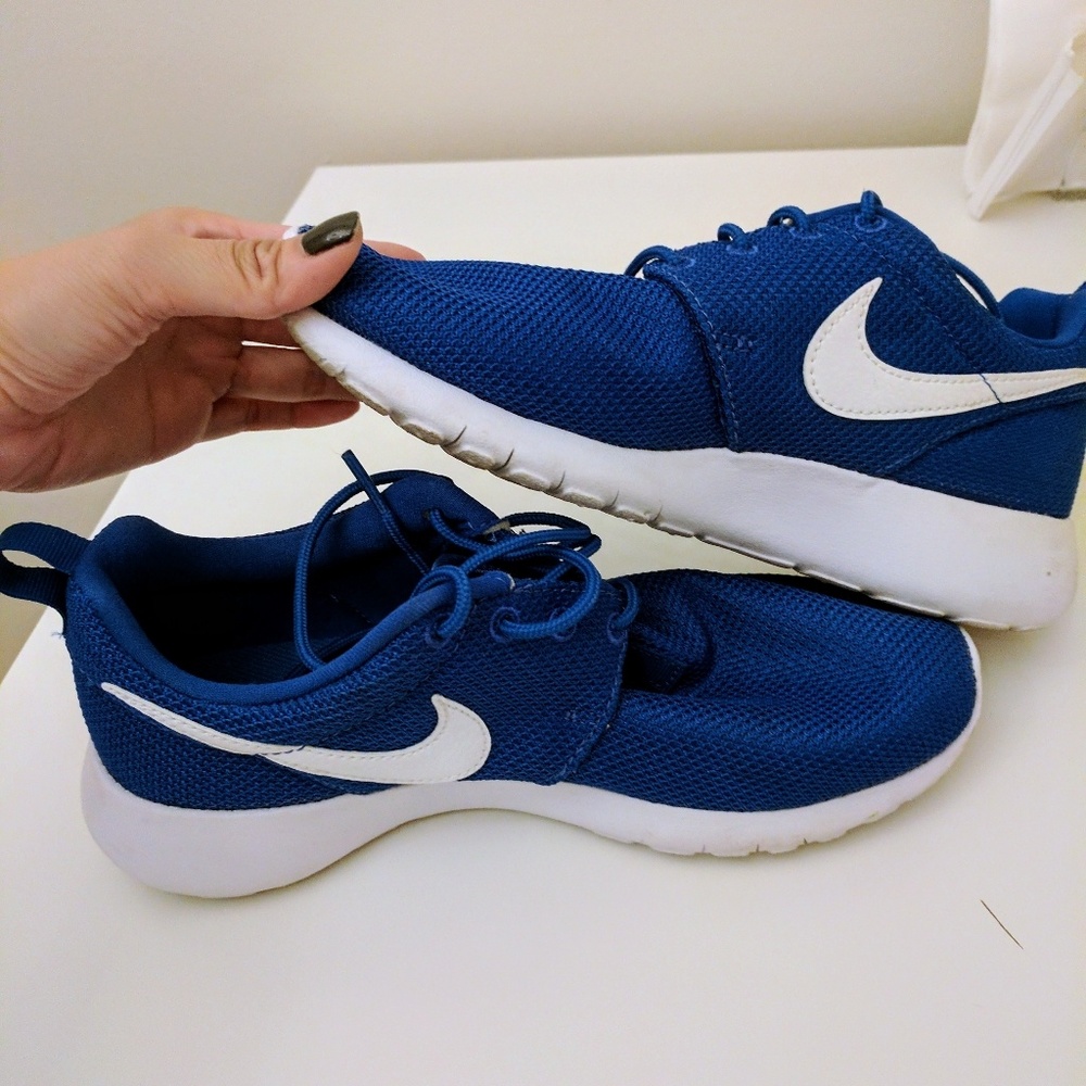 Nike Roshe Blue/youth size