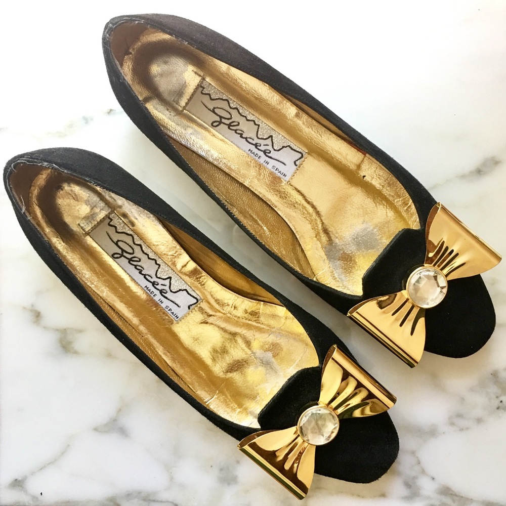 Glacee 🎪 Vintage Suede Gold Bow Pumps