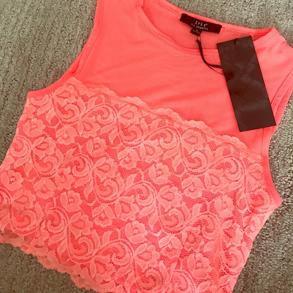 🌟 NWT Iris LA Crop Top