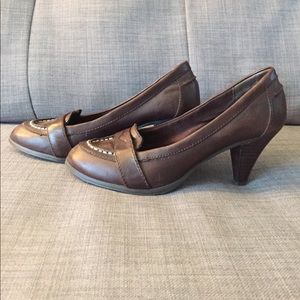 G.H. Bass leather pump