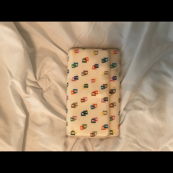 Dooney and Bourke clutch - Picture 1 of 2