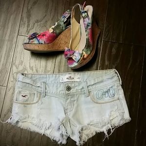 HOLLISTER 🌹Distressed denim shorts
