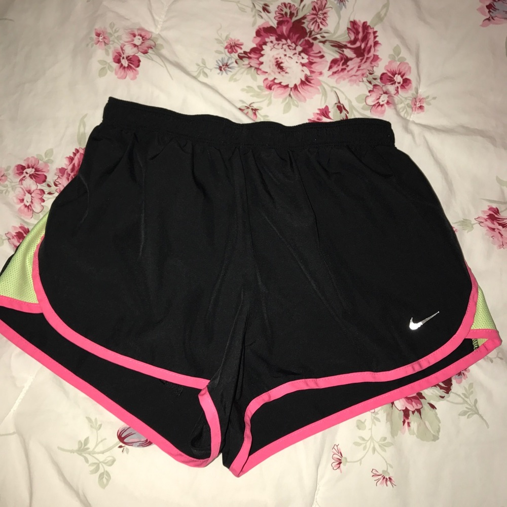 NIKE SHORTS adult small