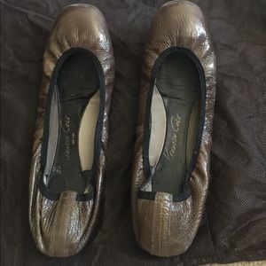Kenneth Cole size 8.5 flats made in Spain.