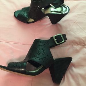 Vince Camuto black sandals