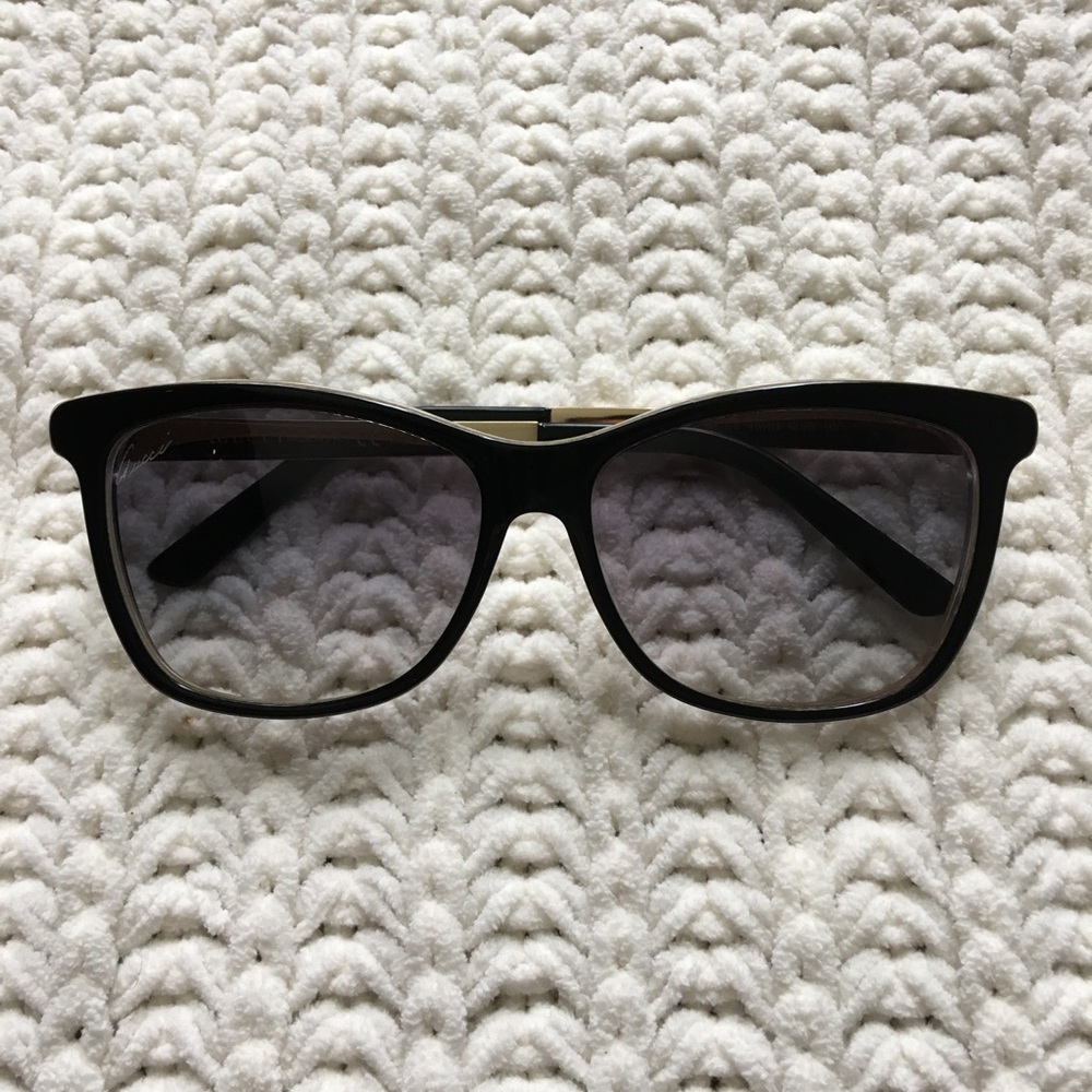 🔥Gucci black/gold wayfarer sunglasses 100% auth🔥 - Picture 2 of 8