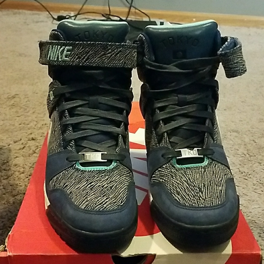 Nike W Air Revolution Sky Hi FW QS size 9 women's