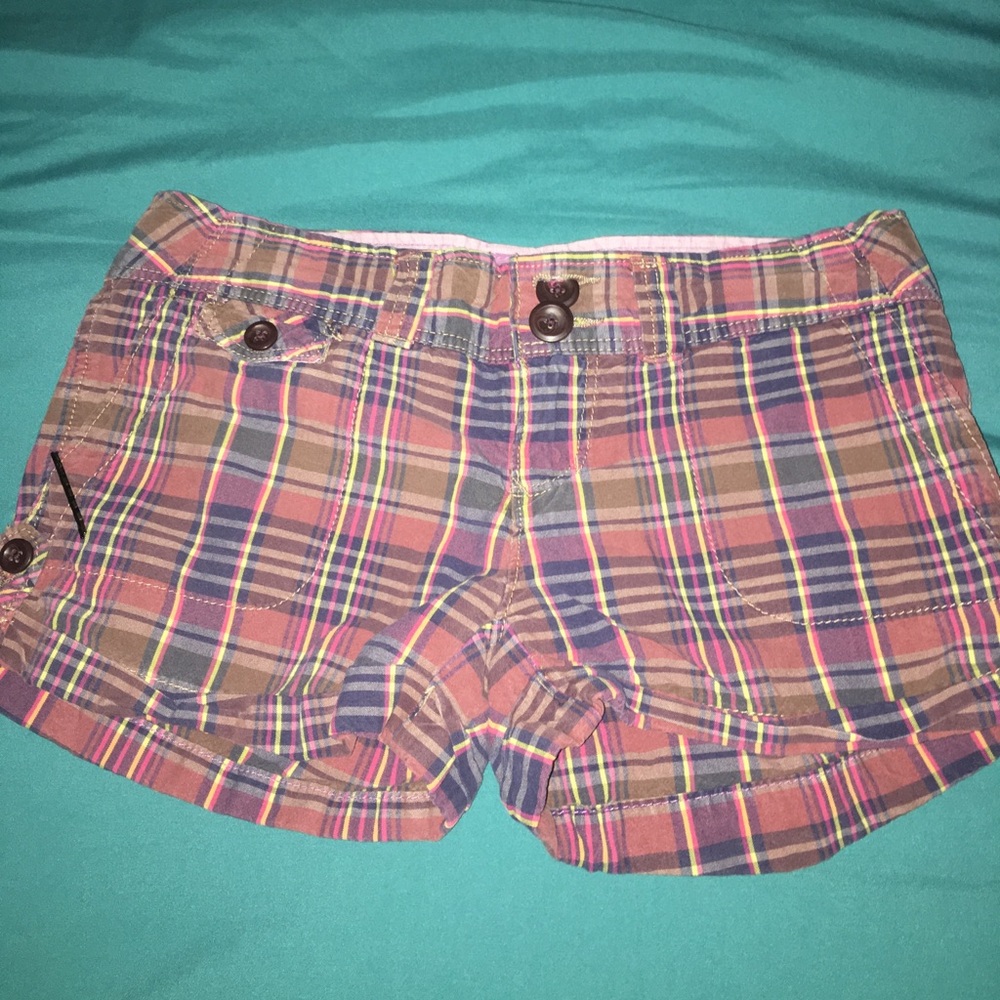 American Eagle size 0 plaid shorts.