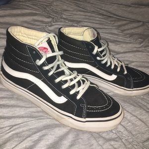 high top black and white vans