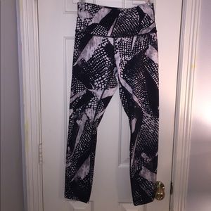 Hightimes Lululemon 7/8 pants