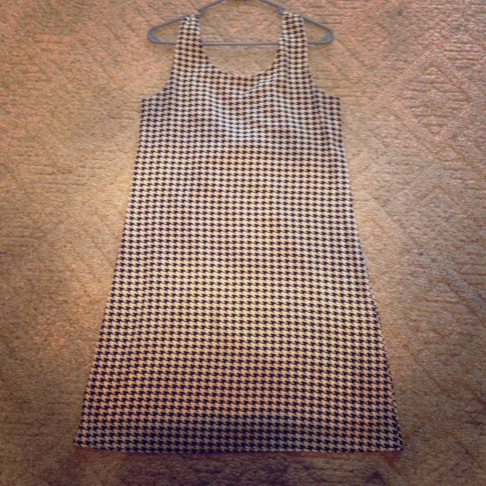 Houndstooth dress and big burgundy bow