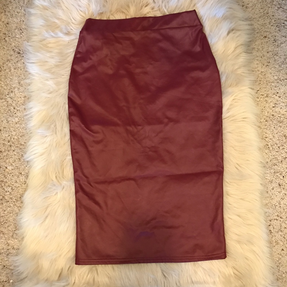 Burgundy faux leather pencil skirt