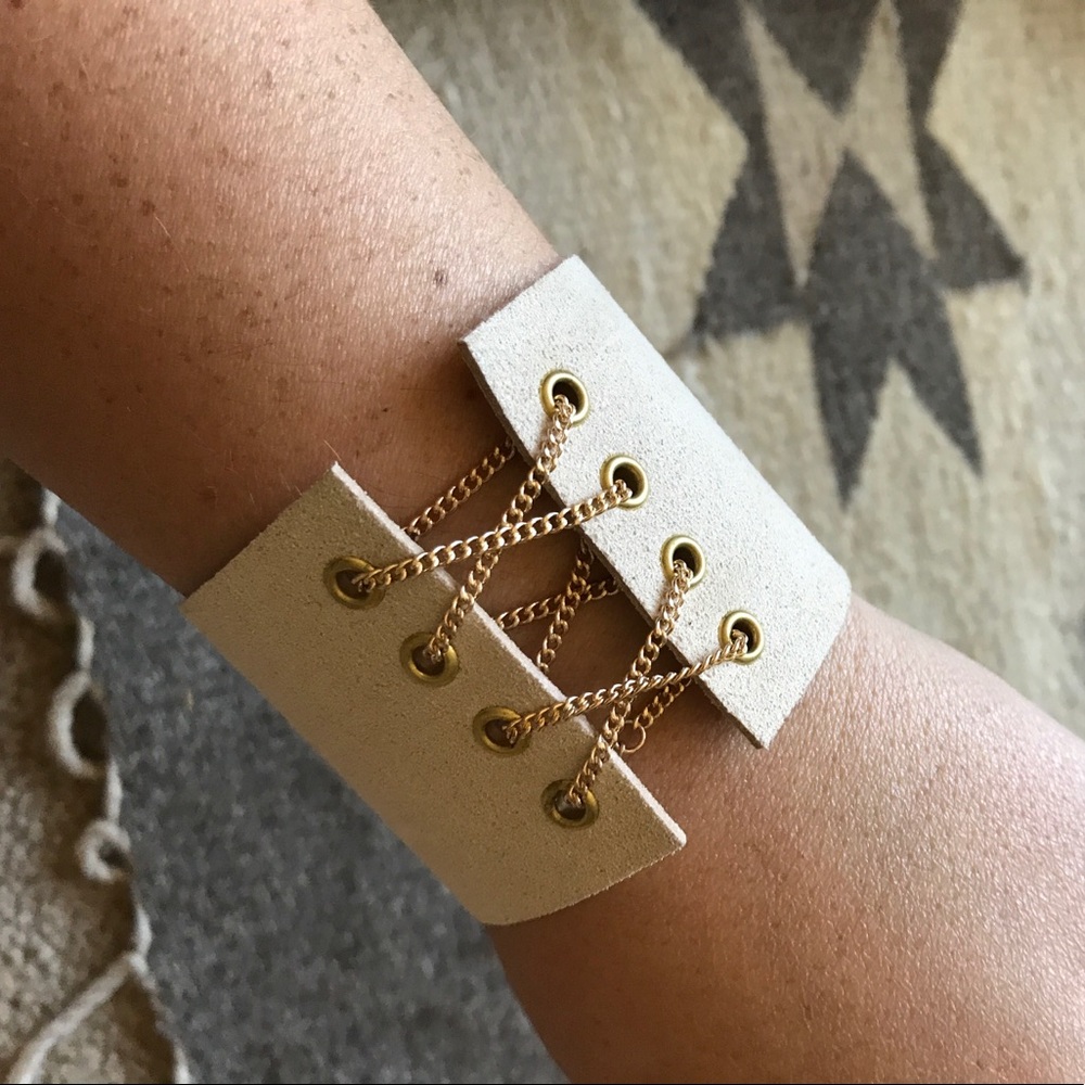 NWOT Fashion Nova tie up bracelet.