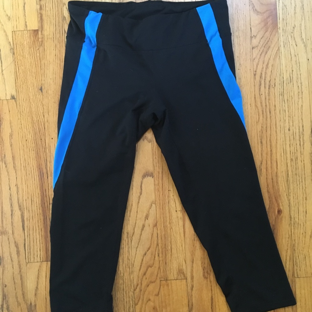 Cropped athletic leggings