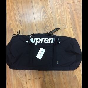 Supreme duffle bag one size