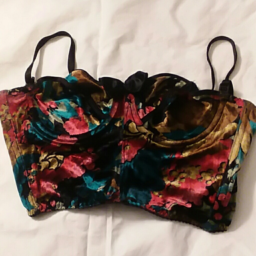 Cute BUSTIER