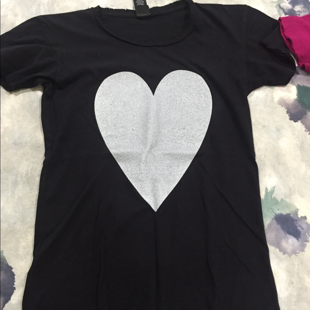 NWOT Black or fuschia tee top W Heart wildfox like