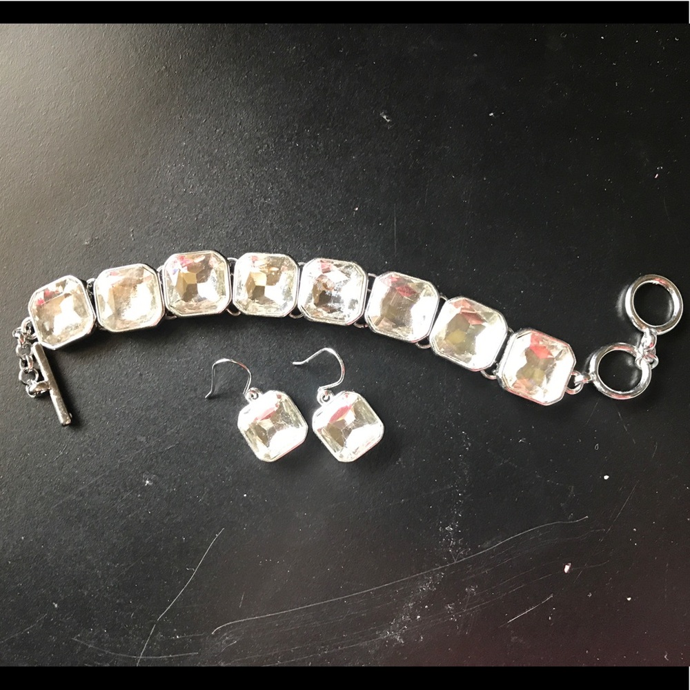 FLASH SALE! Chloe + Isabel Retro Glam Set