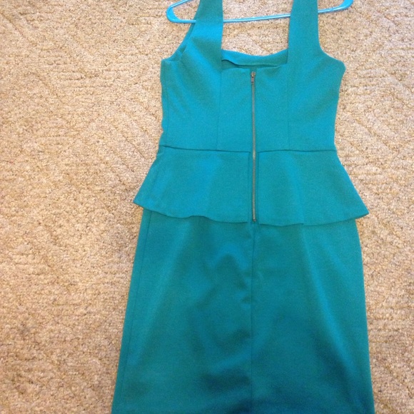 Green peplum dress - Picture 2 of 2