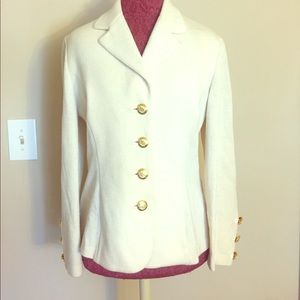 St. John Basics Ivory Jacket w Gold "SJ" Button