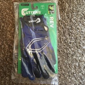 Cutters Rev football gloves