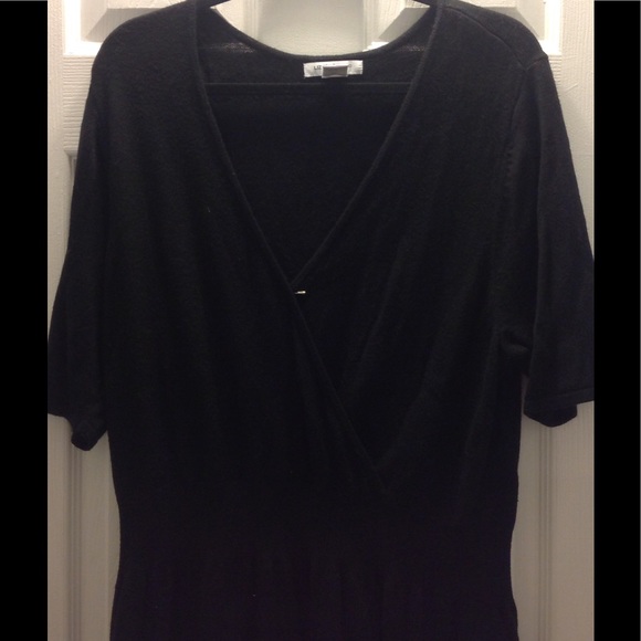 Short sleeve faux wrap dress - Picture 2 of 4