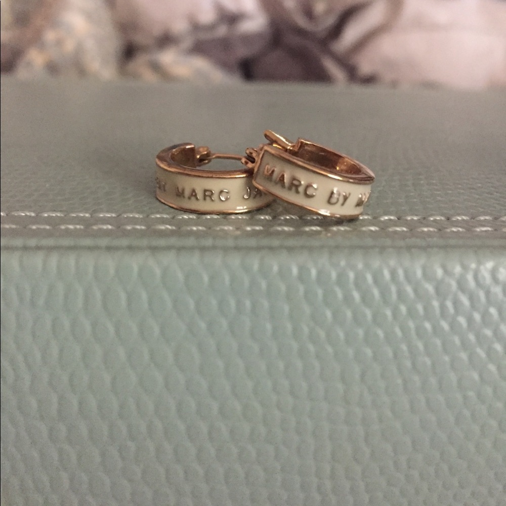 Marc Jacobs small hoops