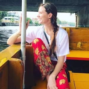 Meet your Posher, Cassandra