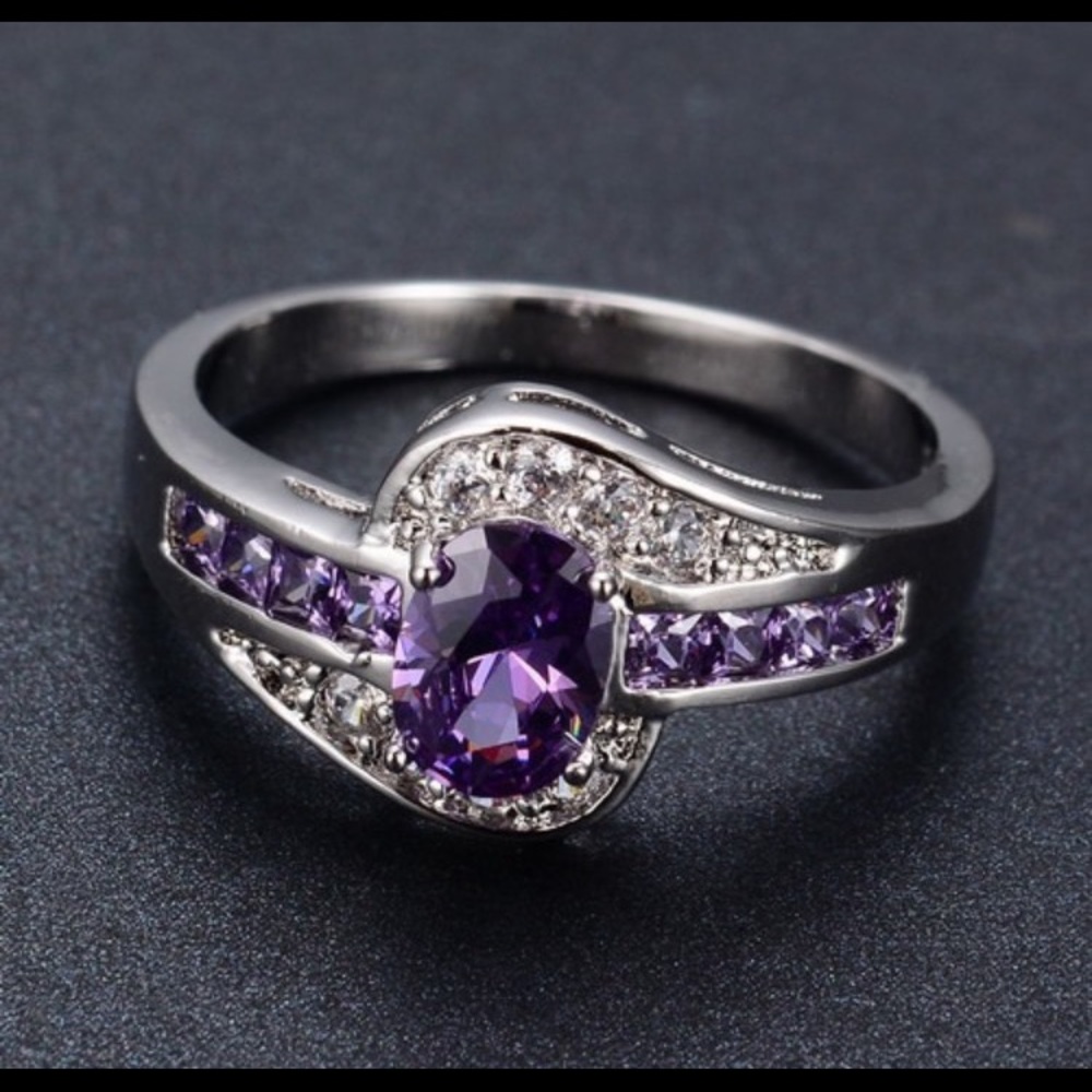 Woman's Halo Cocktail Ring - Picture 3 of 3