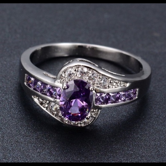 Woman's Halo Cocktail Ring - Picture 3 of 3