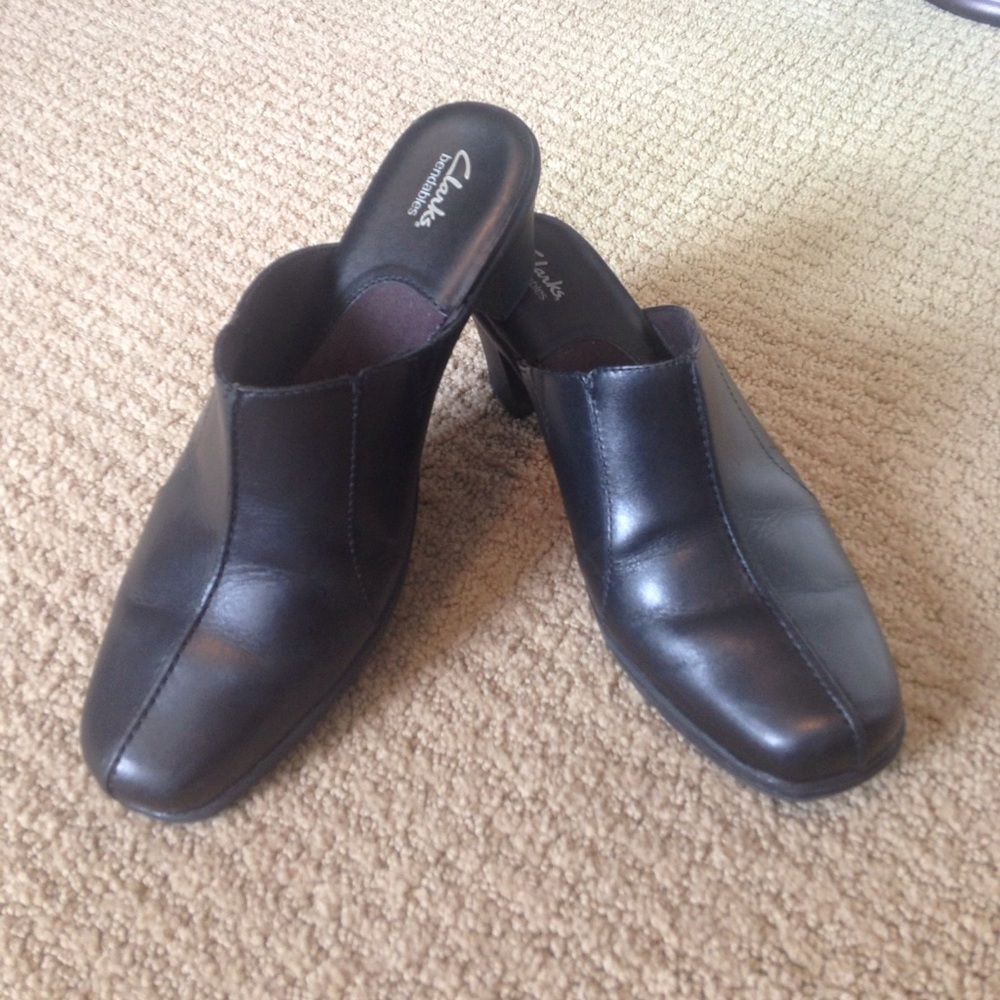 Black Clarks slip-on clogs 9M VGUC