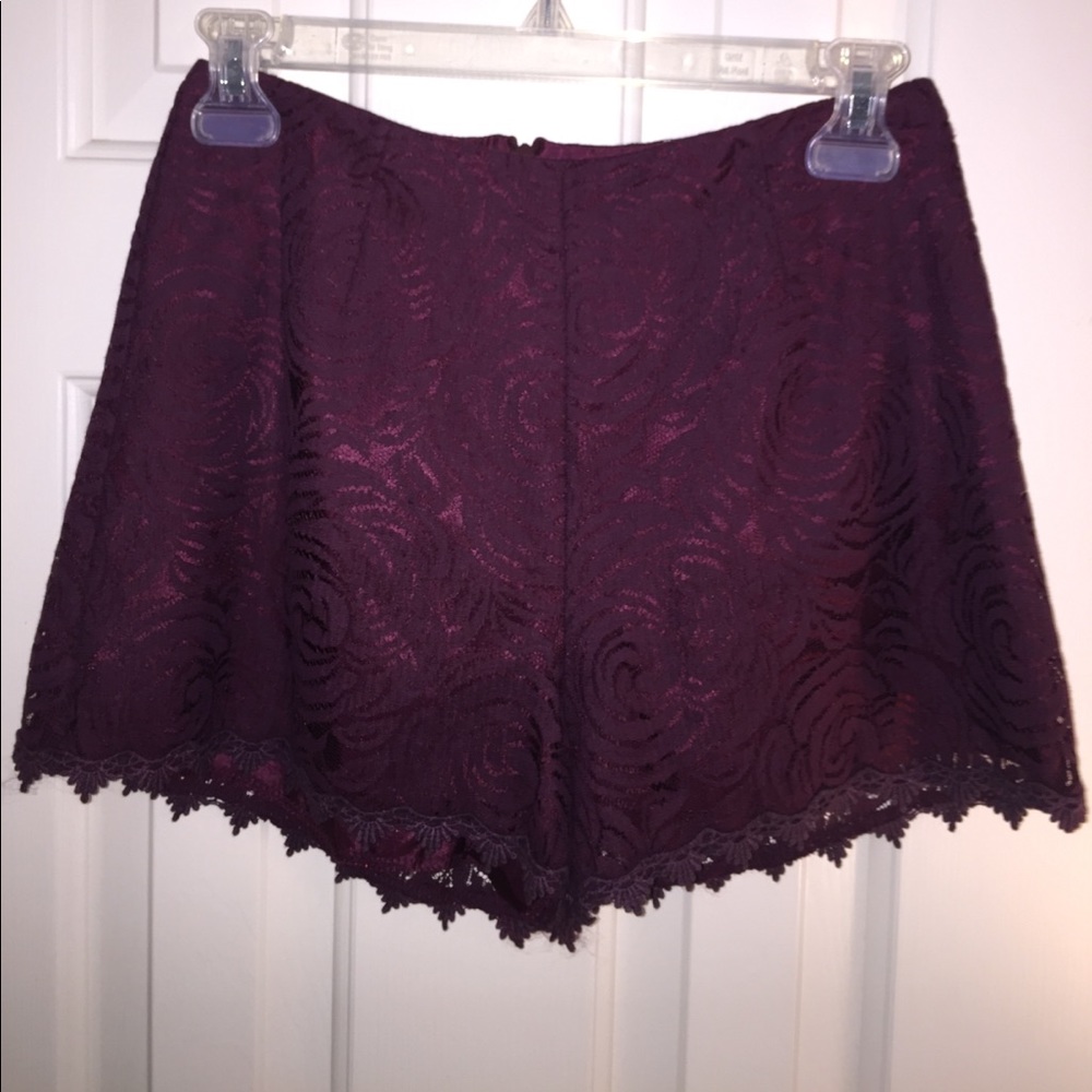 Laced mid rise short