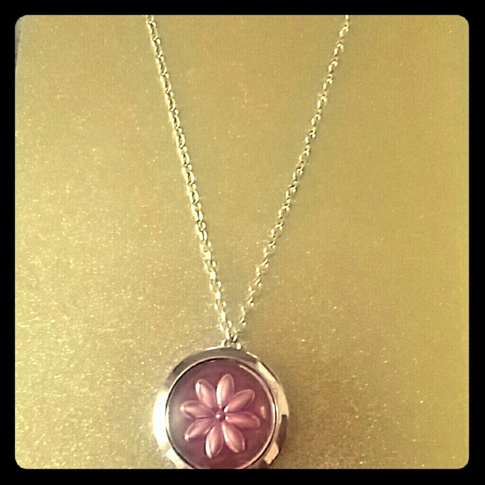 Elizabeth Arden Necklace