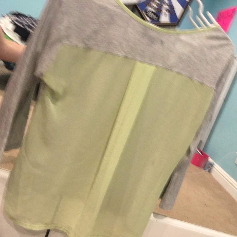 Cute Top - Picture 2 of 2