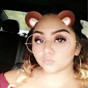 Meet your Posher, Dayana