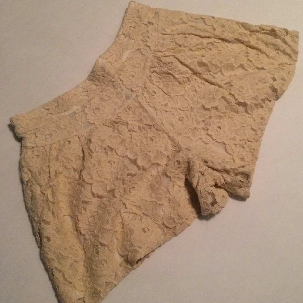 Ella Moss lace shorts with zip in back