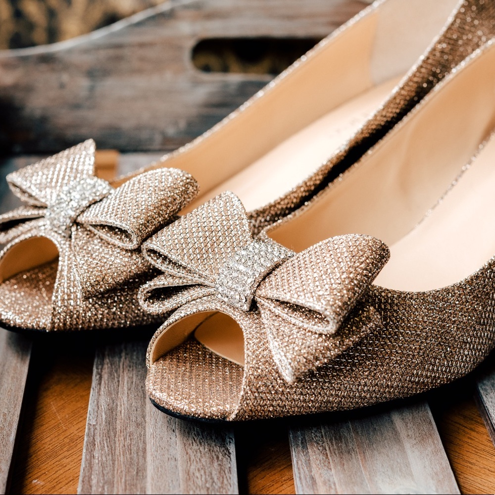 HP! ✨ STUNNING ✨ J Renee "Blare" Wedges