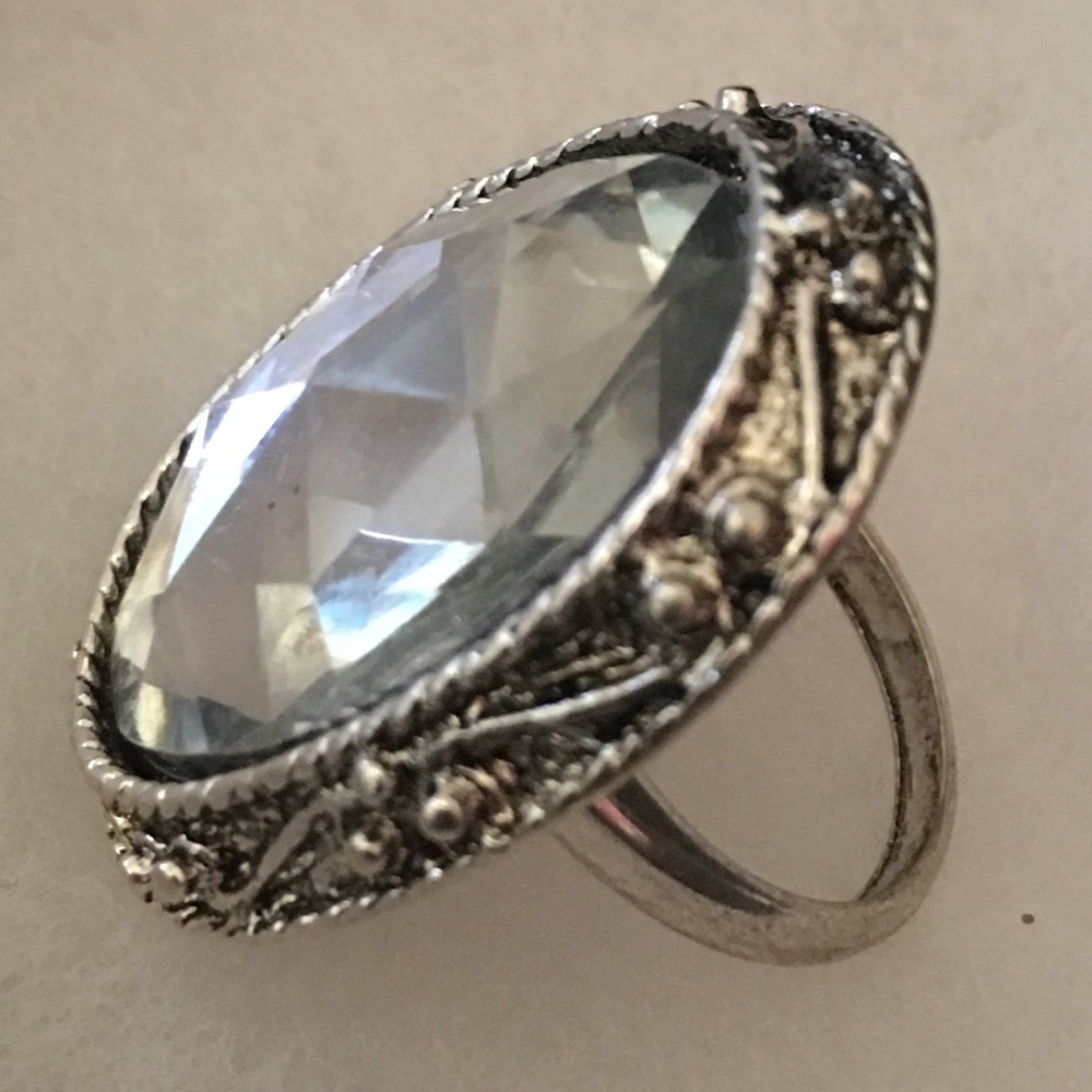 Gorgeous Cocktail Ring - NEW **FREE with $20+Purch