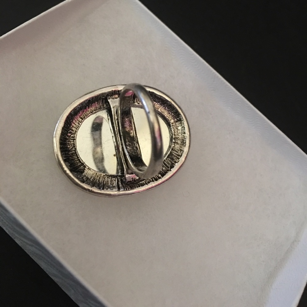 Gorgeous Cocktail Ring - NEW **FREE with $20+Purch - Picture 3 of 8