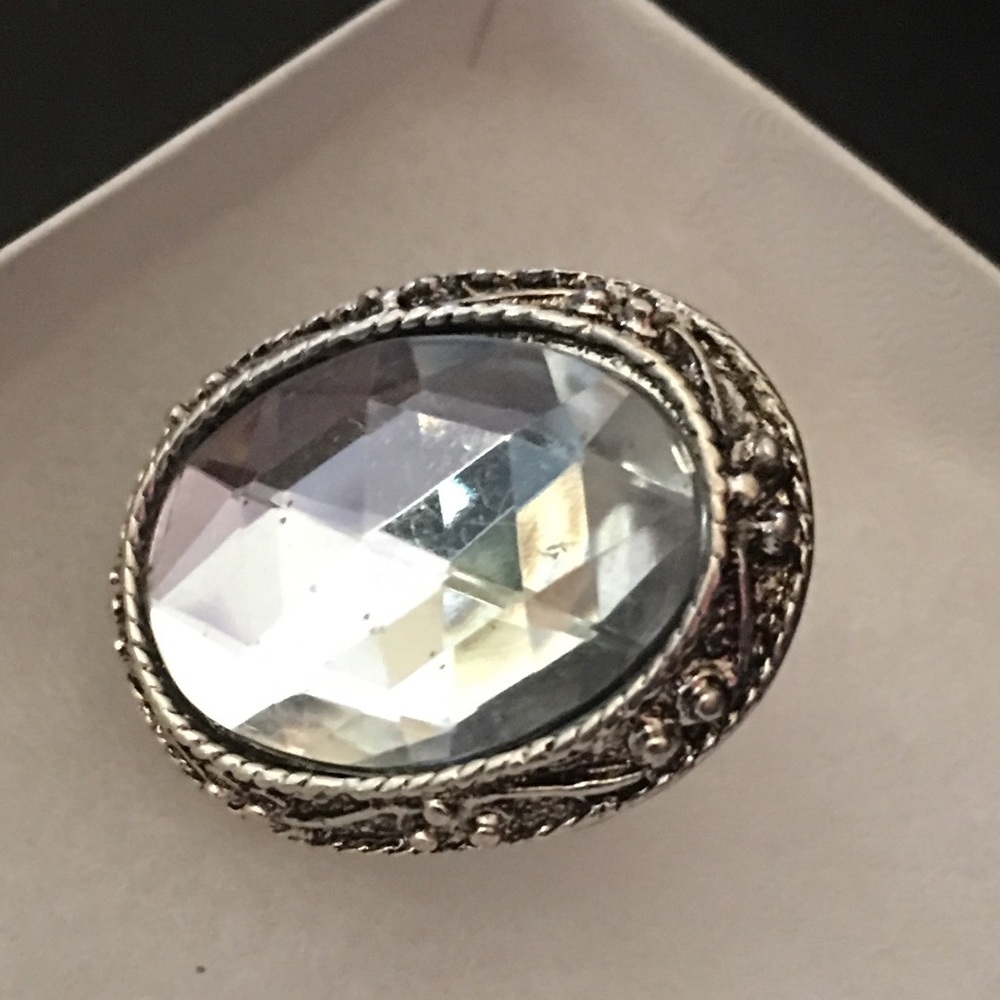 Gorgeous Cocktail Ring - NEW **FREE with $20+Purch - Picture 7 of 8