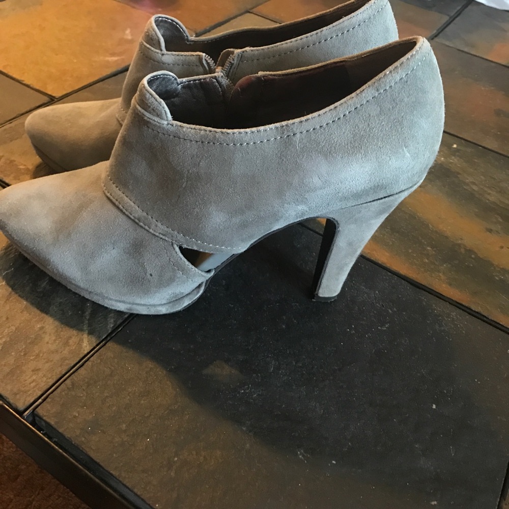 Suede Banana republic heels